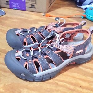 KEEN Newport h2 womens hiking sandals size 9